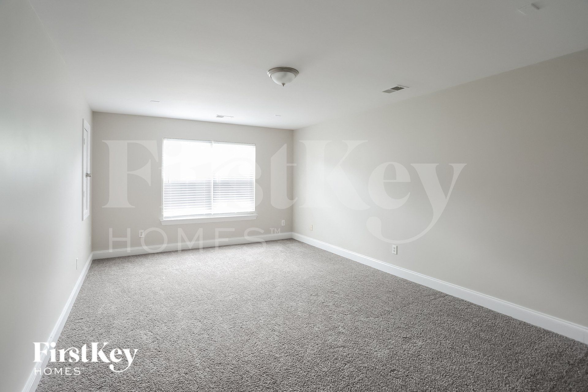 Building Photo - 9427 Golden Pond Dr