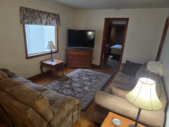 Building Photo - 302 South Dr