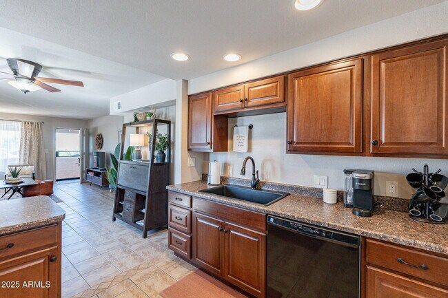 Building Photo - 12635 N La Montana Dr