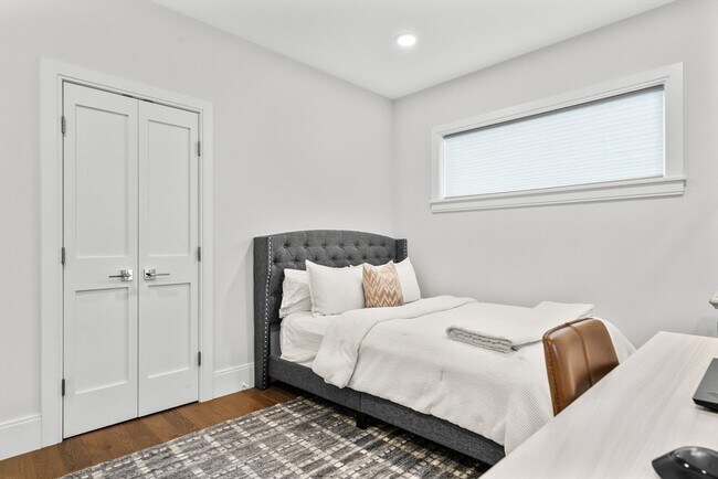 Building Photo - 10-14-14 Sydney St