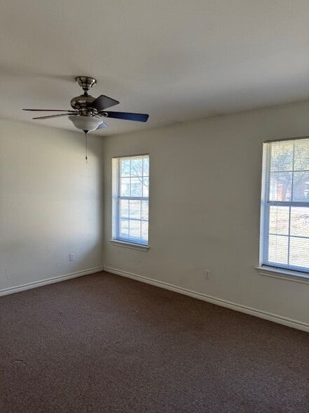 Building Photo - 1808 N Paddock Ave