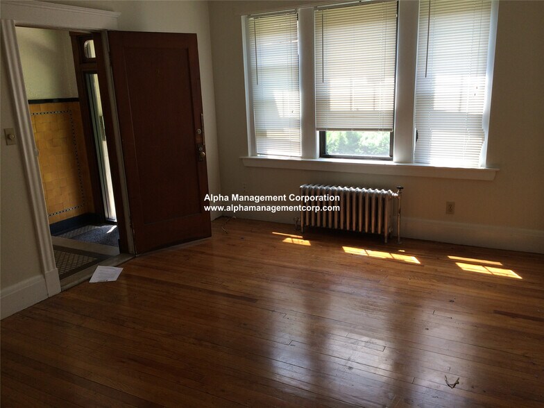 Building Photo - 349 Pleasant St