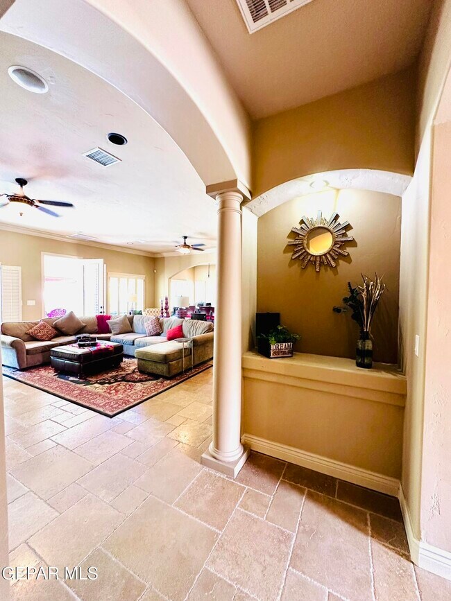 Building Photo - 6268 Wildwood Ct