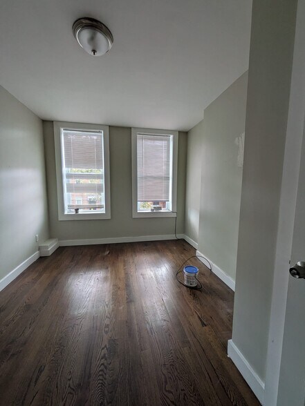 Building Photo - 398 Woodlawn Ave