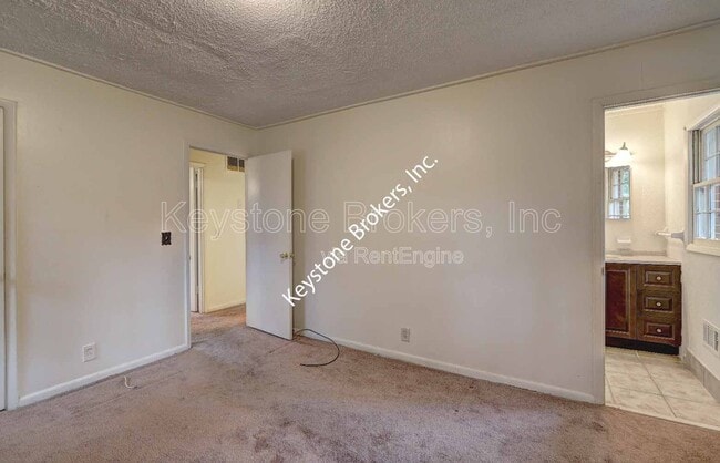 Building Photo - 5805 Singleton Rd