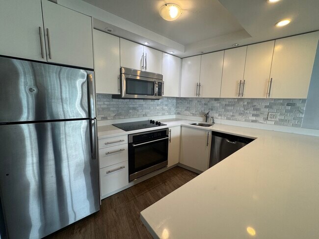 Building Photo - 300 N State St