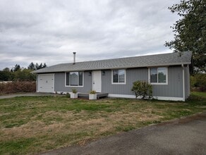 Building Photo - Newly Remodeled 3 Bedroom Home in Port Orc...
