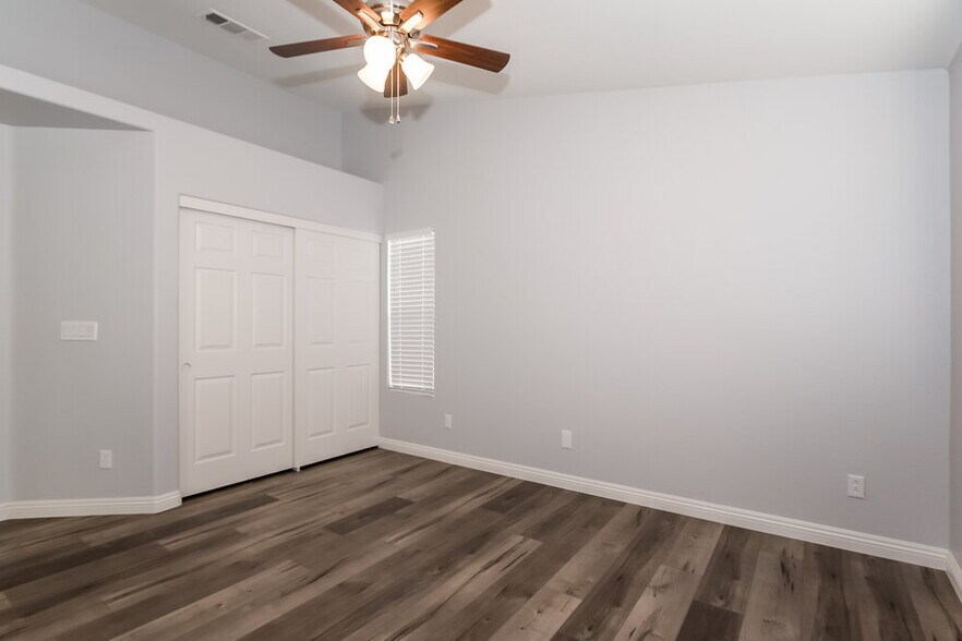 Building Photo - 704 Colonnade Row Dr