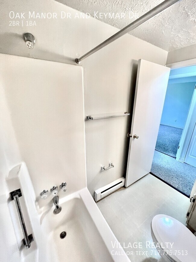 Building Photo - 230 Oak Manor Dr