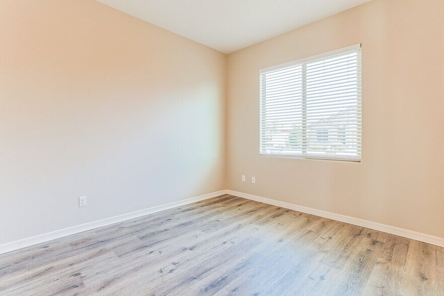 Building Photo - 7515 W Irwin Ave