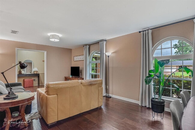 Building Photo - 7440 Camelback Dr