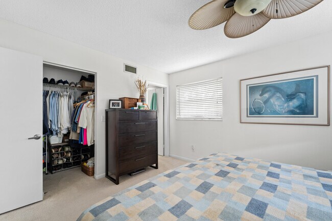 Building Photo - 18081 SE Country Club Dr