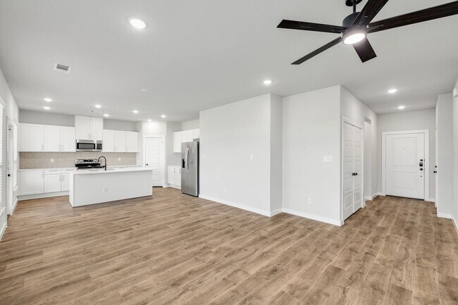 Building Photo - EDGEWOOD ESTATES NOW PRE-LEASING! LUXURIOUS DUPLEX LOCATED ON 1-ACRE LOT IN MIDLOTHIAN, TX!