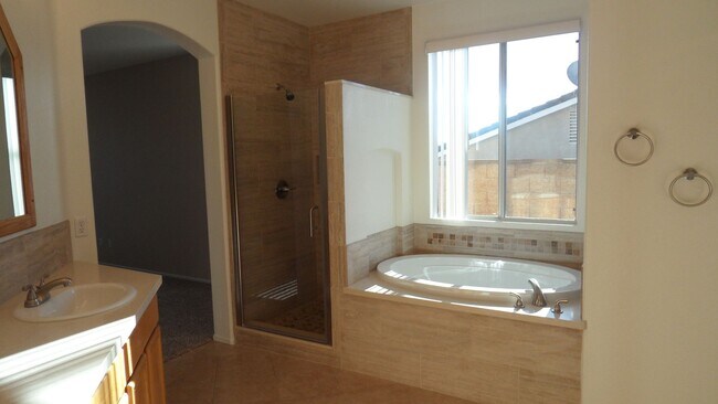 Building Photo - Single Story 4 BR 2.5 BA  Home On Cul-de-sac With 3 Car Attached Garage