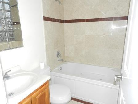 Building Photo - 3553 W Ainslie St