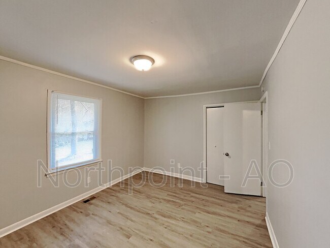 Building Photo - 908 Cone Rd