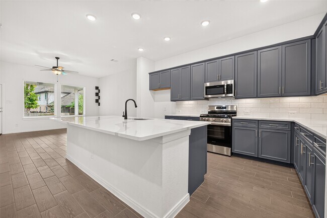Building Photo - 453 Embden Rim Dr