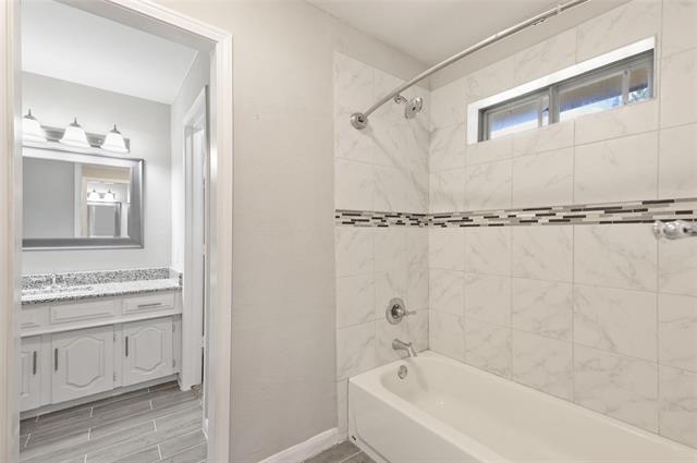 Building Photo - 2825 Knollwood Dr