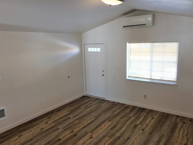 Building Photo - This Home Has It All!