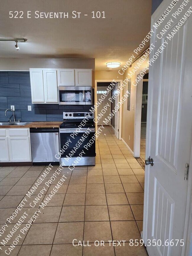 Building Photo - 522 E 7th St