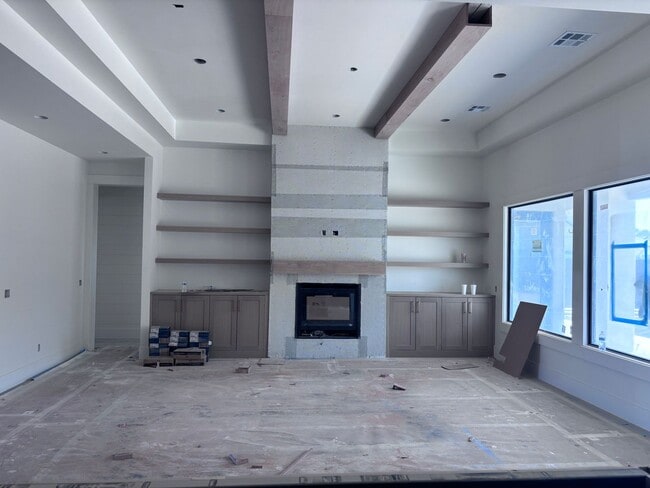 Building Photo - Beautiful custom single story in Moorland Park with pool