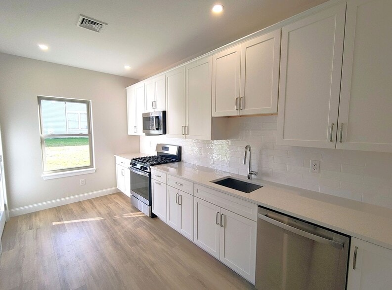 Building Photo - 34-34 W Valley Cir