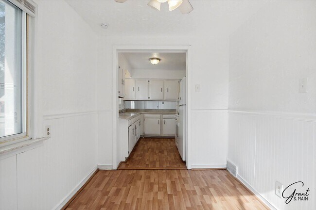 Building Photo - $1,350 - 3 Bed / 1 Bath House in Eastpointe