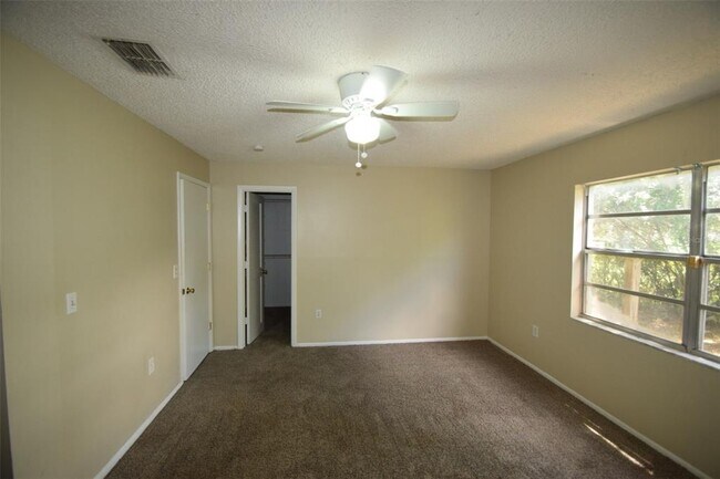 Building Photo - 1204 Honeytree Ln W