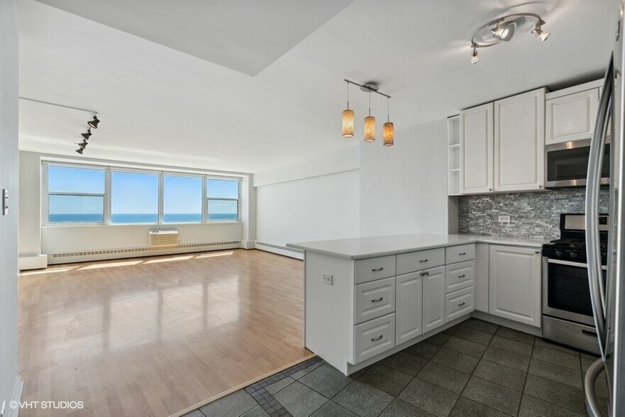 Building Photo - 1150 N Lake Shore Dr