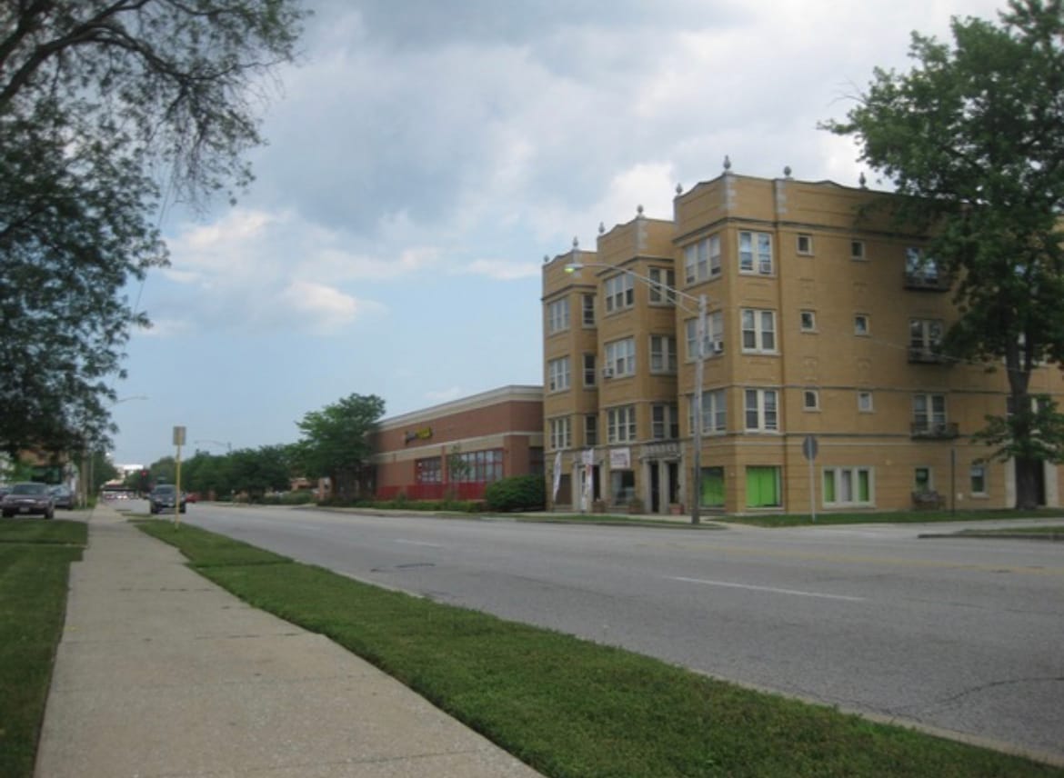 Building Photo - 1050 W Touhy Ave