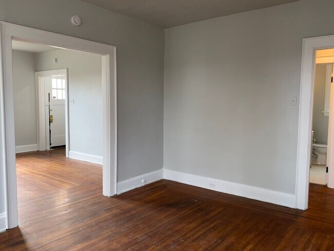 Building Photo - 4226 W 8th St