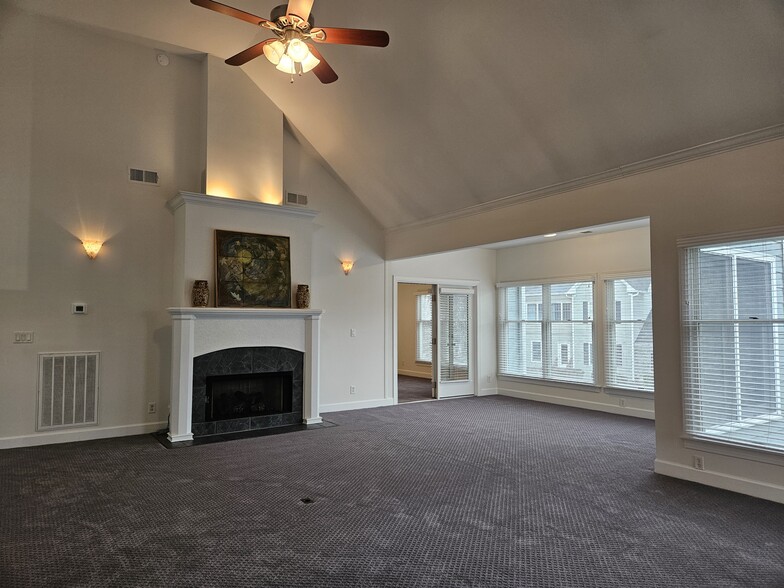 Building Photo - 2013 Clearfield Ln