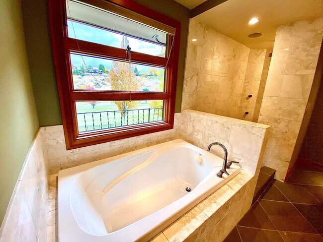 Building Photo - Stunning, 4 Bedroom, 3500 Square Foot, Highland's Home in Boise's North End