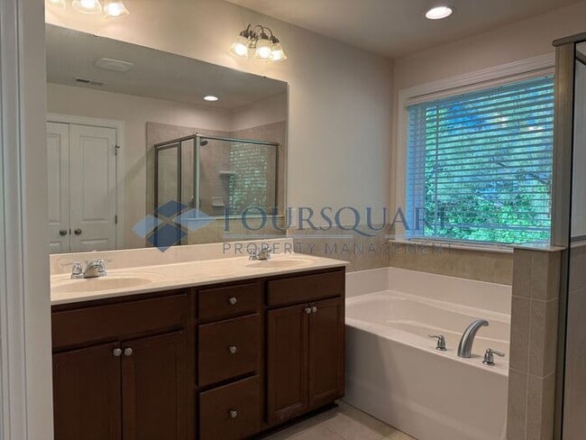 Building Photo - Spacious End-Unit Townhome with 2-Car Garage & Private Patio – Near Beaver Creek & Downtown Apex