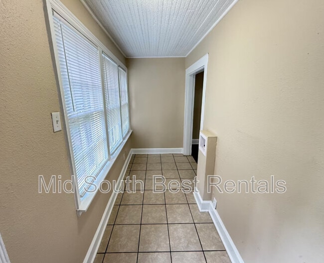 Building Photo - 1 N Front St