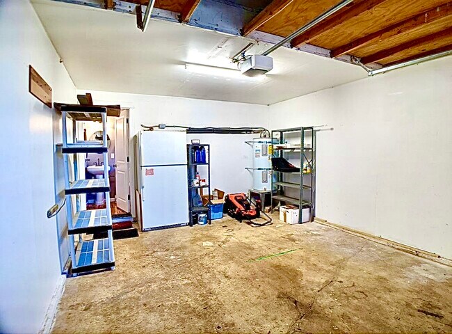 Building Photo - 8010 SE Henry St