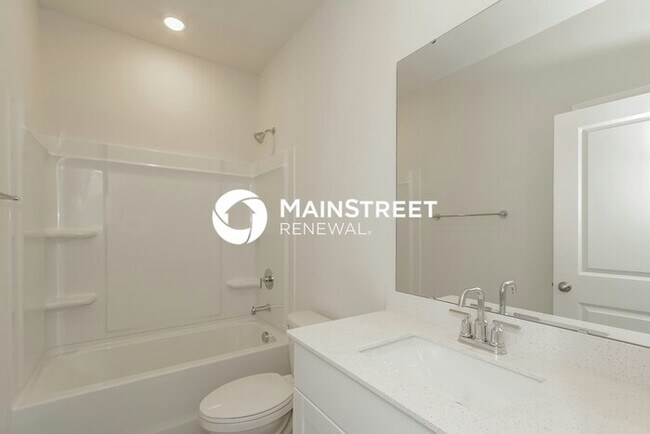 Building Photo - 3 Bedroom Pet-Friendly Home in Charlotte, NC with Main Street Renewal
