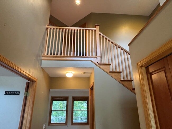 Building Photo - Spacious 4 BR/4 BA Single-Family Home in a...