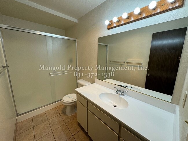 Building Photo - Tanglewood Condominium With Beautiful Bay Views, Fireplace, and Private Deck!!