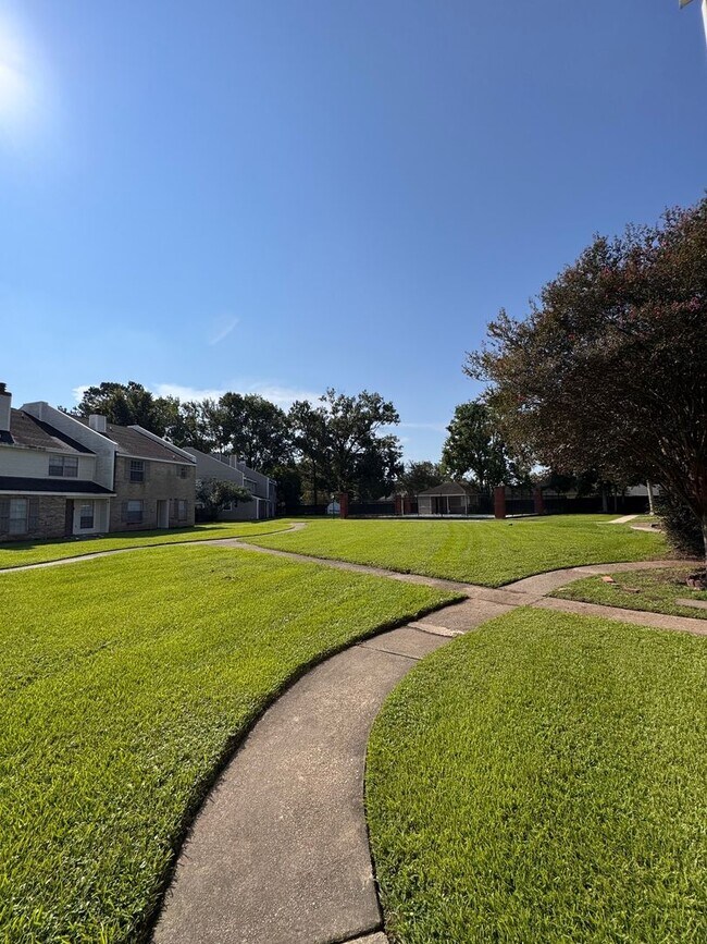 Building Photo - 4810 Kennesaw Dr