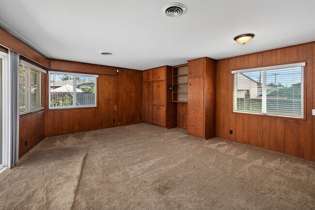 Building Photo - Lovely College Area Home