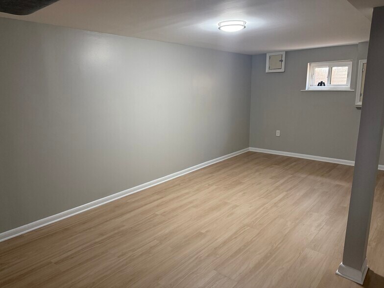 Building Photo - 417 Eisner St