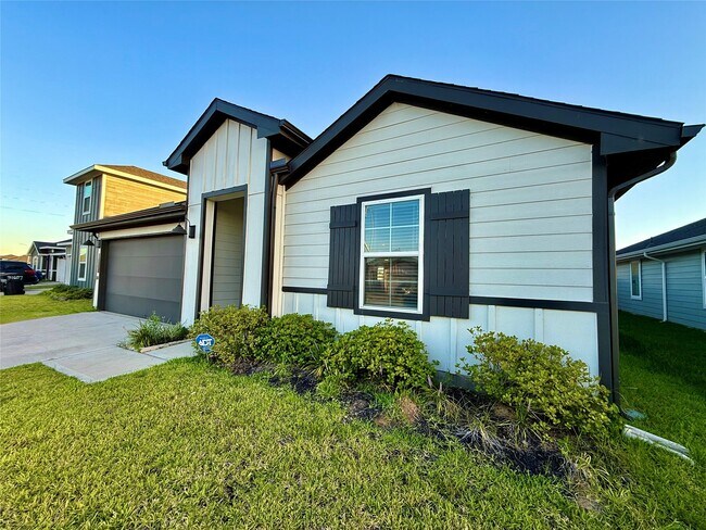 Building Photo - 31611 Farlam Farms Trl