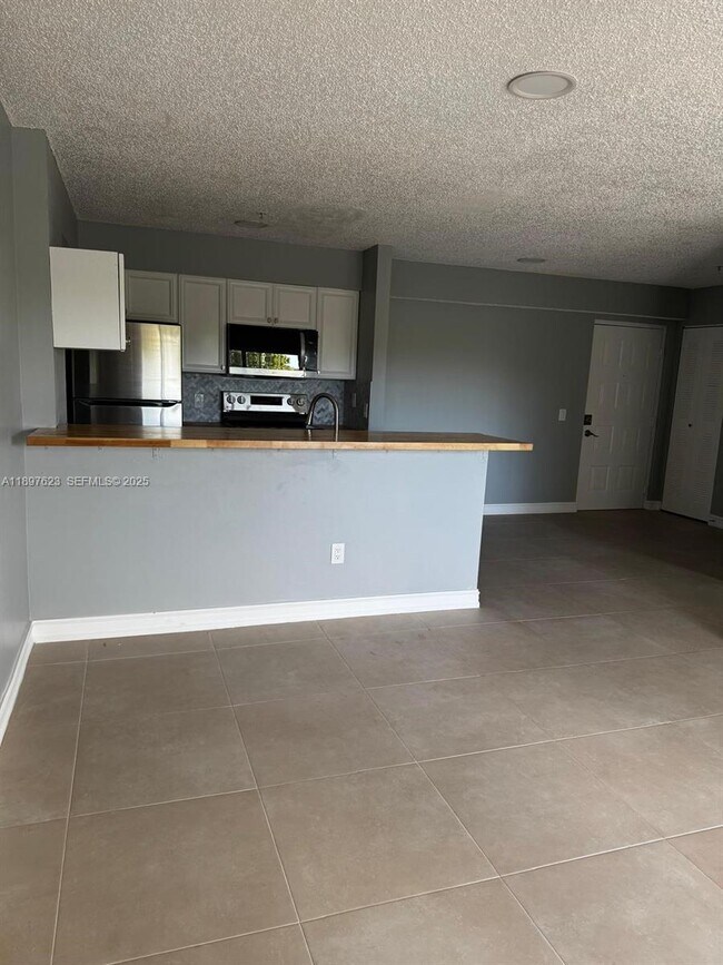 Building Photo - 450 S Park Rd