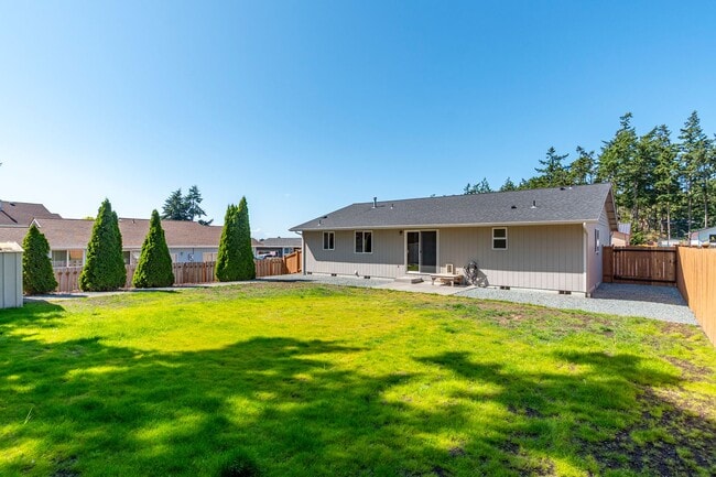 Building Photo - 3 Bed 2 Bath Home near Town