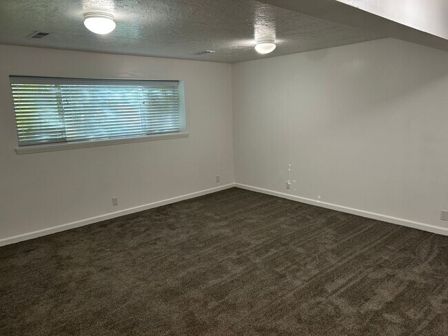 Building Photo - 3801 S Franklin Cir