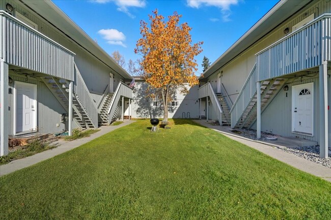 Building Photo - Charming 2BD/1BA Condo