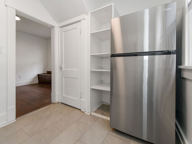 Building Photo - 2706 Crown Point Avenue