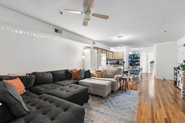 Building Photo - 131 Clinton St