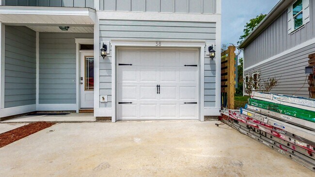 Building Photo - 3 bed 2.5 bathroom townhome in Santa Rosa Beach